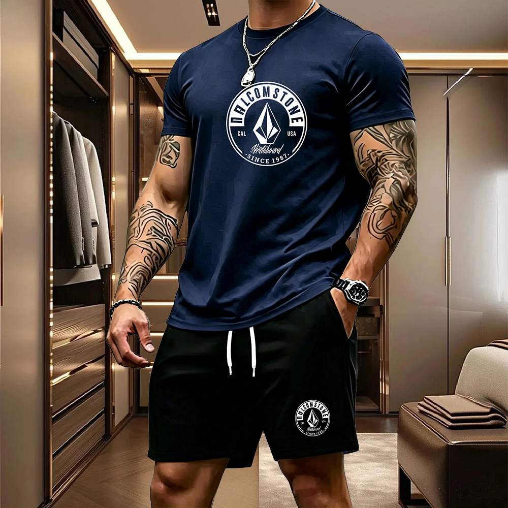 Summer Clothing For Young Men - ชุดกีฬาลำลองสำหรับผู้ชาย 2 ชิ้น เสื้อยืดแขนสั้นคลาสสิก+กางเกงขาสั้นมีกระเป๋าแบบมีเชือกผูก ชุดสตรีทสเก็ตบอร์ดสำหรับกิจกรรมกลางแจ้ง