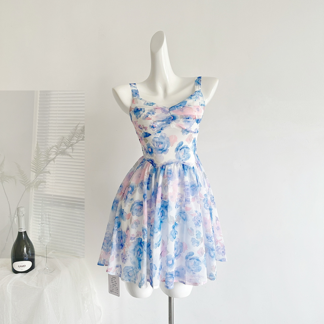 Sundress Midi Floral - ชุดเดรสลายดอกไม้สีน้ำเงินไคลน์สำหรับผู้หญิง ฤดูร้อน ทรงเข้ารูป ชุดเดรสยาวปานกลางสำหรับวันหยุด สไตล์ลำลอง โบโฮ