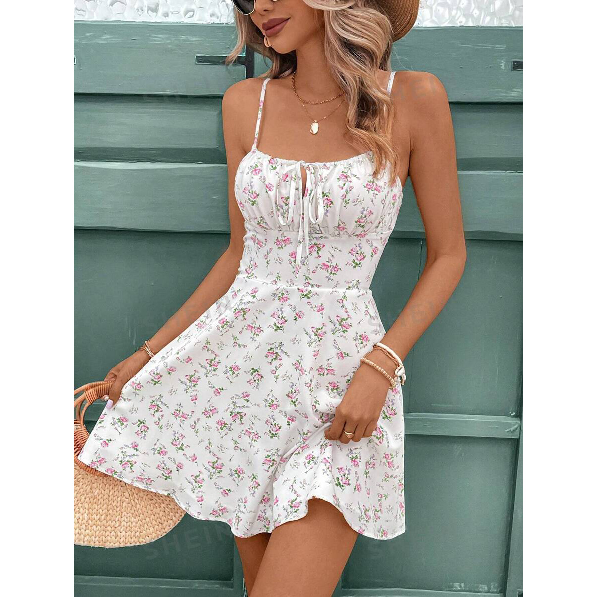 ชุดเดรสผู้หญิงลายดอกไม้สไตล์ฝร - Summer Clothing Must Haves บทวิจารณ์และราคา